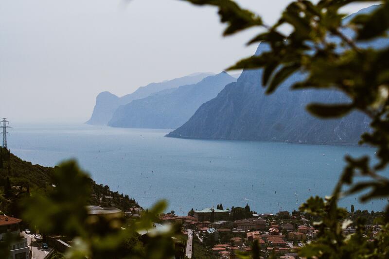 Case con vista lago: perch&eacute; valgono di pi&ugrave;? Tutto quello che influenza il valore di un immobile sul Lago di Garda